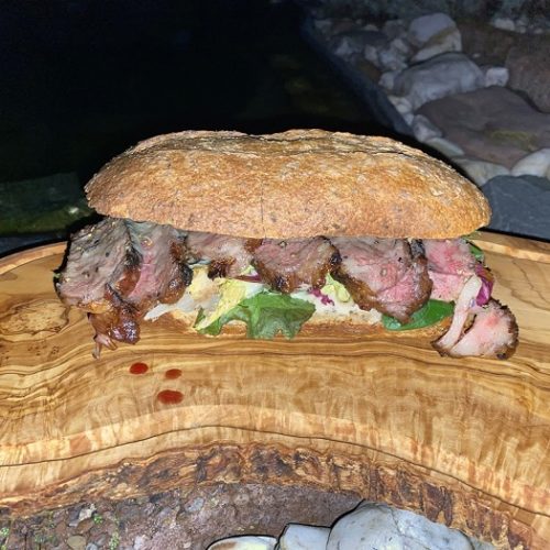 Dry Aged Roastbeef Grillen – Alte Kuh Sandwich mit Bacon Ailoi und Parmesankäse