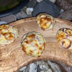 Leckere Flammkuchen Brötchen vom Grill