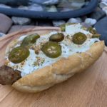 Leckerer Gyros Bratwurst Hot Dog mit Tsatziki und Schafskäse vom Grill