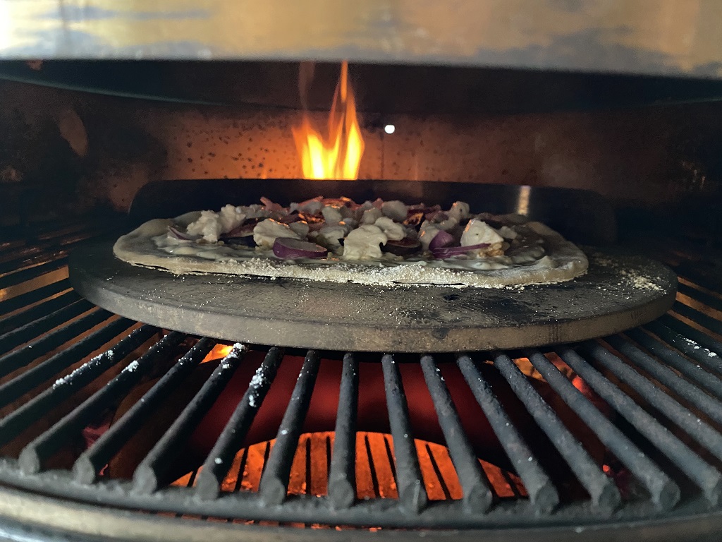 Dinkel-Flammkuchen mit Ziegenkäse, Feige und Wildpreiselbeeren einfach zubereiten und Grillen