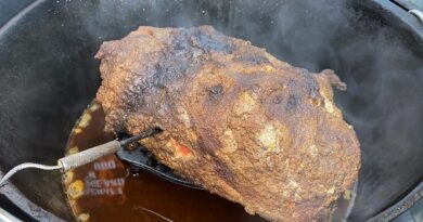 Weihnachtliches Pulled Pork aus dem Gassmoker und Dutch Oven | Saftig und lecker