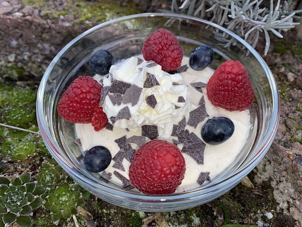 Gewürz Spekulatius Vanille Dessert mit Sahne und Früchte |Einfach und lecker