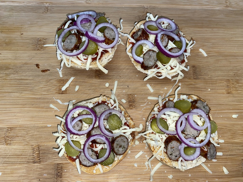 Nürnberger Bratwurst Pizzabrötchen vom Grill | Einfach, schnell und lecker