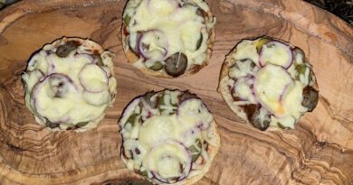 Nürnberger Bratwurst Pizzabrötchen vom Grill | Einfach, schnell und lecker